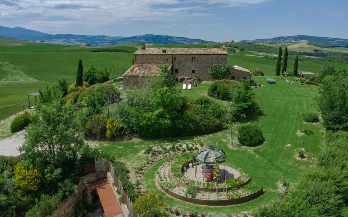 villa-pienza-siena-tuscany-italy-luxury-pool-romantica-aer (4).jpg