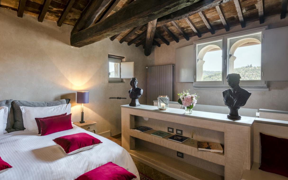 Villa Chianti Tuscany Italy Luxury Countryside Pool Vitigliano Bed 2