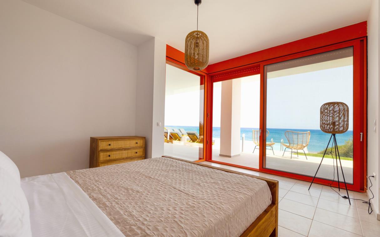 villa-rhodes-dodecanese-islands-greece-beachfront-pool-seven-bed (4)