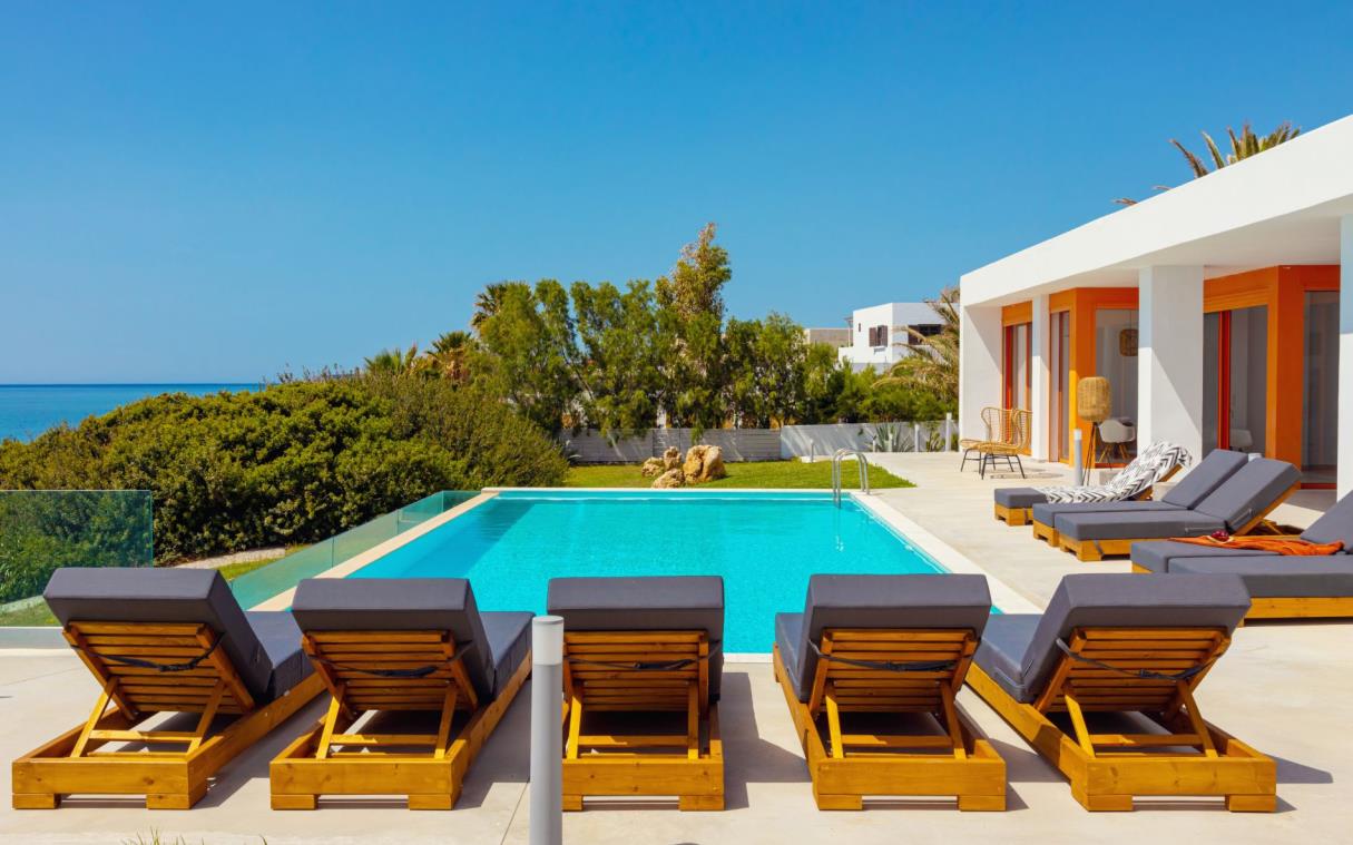 villa-rhodes-dodecanese-islands-greece-beachfront-pool-seven-swim (5)
