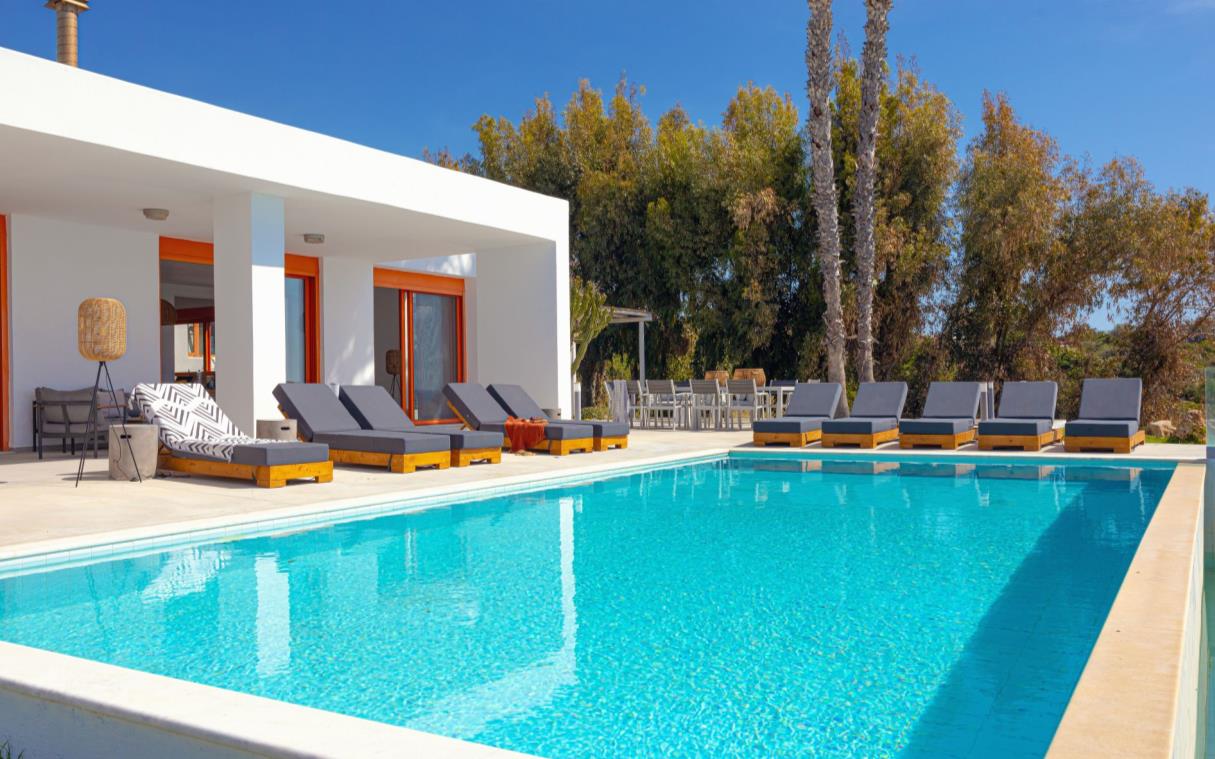 villa-rhodes-dodecanese-islands-greece-beachfront-pool-seven-swim (3)