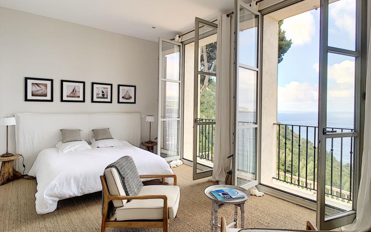 villa-cassis-cote-azur-france-luxury-sea-domaine-canaille-bed.jpg